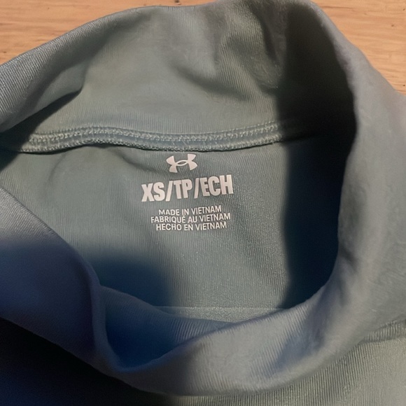 under armor long sleeve dryfit top - Picture 3 of 4